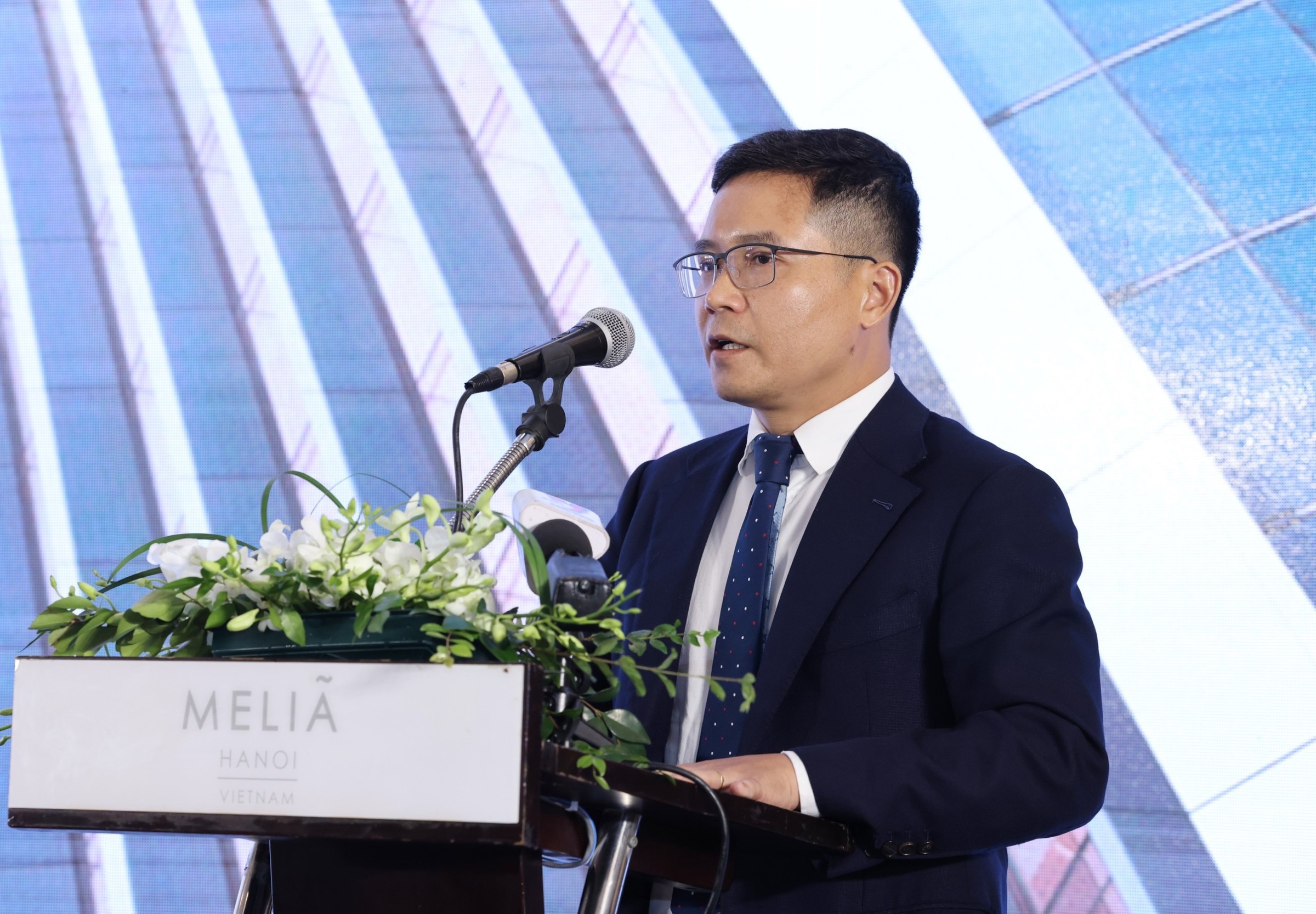 Thị trường chứng khoán Việt Nam: Làm gì nào để thu hút ‘‘đại bàng’’ đến làm tổ