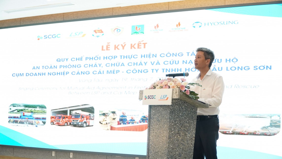 Ông Kulachet Dharachandra, Tổng Giám đốc công ty TNHH Hóa dầu Long Sơn phát biểu tại buổi lễ. Ông Kulachet Dharachandra, Tổng Giám đốc công ty TNHH Hóa dầu Long Sơn phát biểu tại buổi lễ.