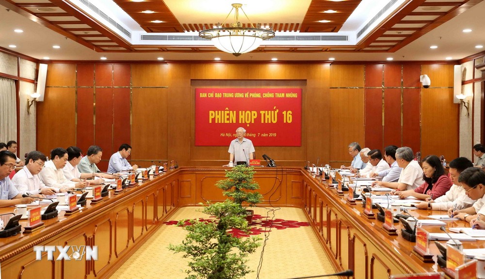 Tổng Bí thư, Chủ tịch nước Nguyễn Phú Trọng, Trưởng Ban Chỉ đạo Trung ương về phòng, chống tham nhũng chủ trì Phiên họp thứ 16 của Ban Chỉ đạo (Hà Nội, 26/7/2019). (Ảnh: Phương Hoa/TTXVN) ttxvn_tong bi th nguyen phu trong xay dung dang (1).jpg