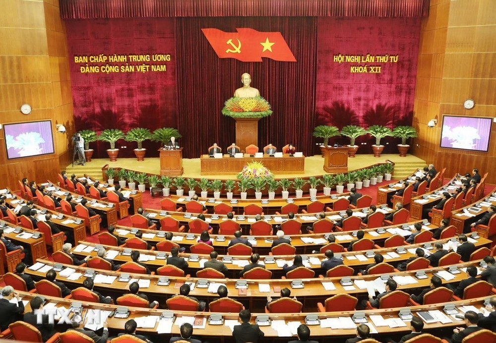 Hội nghị lần thứ tư Ban Chấp hành Trung ương Đảng khóa XII tiếp tục ban hành Nghị quyết về đẩy mạnh công tác xây dựng Đảng (Hà Nội, 10/2016). (Ảnh: Trí Dũng/TTXVN) ttxvn_tong bi th nguyen phu trong xay dung dang (10).jpg