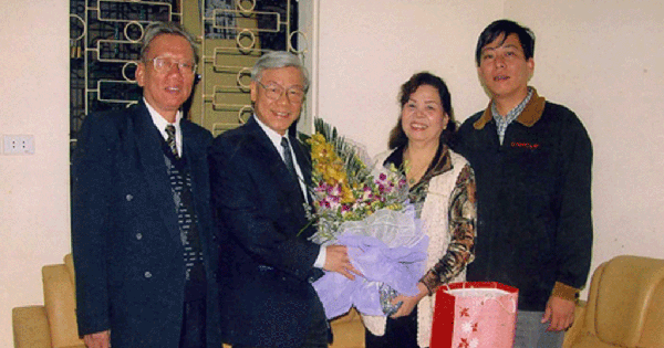 Có một ngôi sao sáng, một ngọn lửa đỏ rực không bao giờ tắt Có một ngôi sao sáng, một ngọn lửa đỏ rực không bao giờ tắt