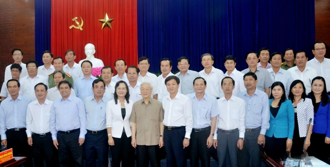 Tổng Bí thư Nguyễn Phú Trọng chụp ảnh lưu niệm với các đồng chí lãnh đạo tỉnh Bạc Liêu nhân chuyến thăm và làm việc năm 2017 (Ảnh BLO). Tổng Bí thư Nguyễn Phú Trọng chụp ảnh lưu niệm với các đồng chí lãnh đạo tỉnh Bạc Liêu nhân chuyến thăm và làm việc năm 2017 (Ảnh BLO).