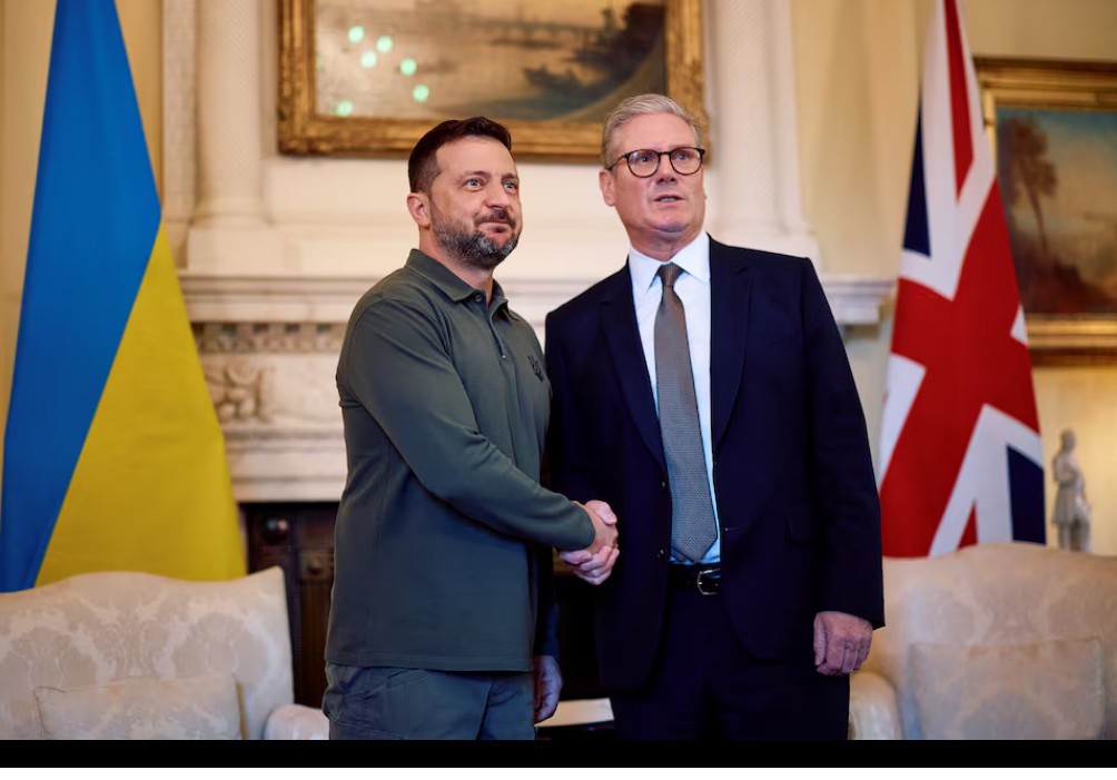 Zelensky kêu gọi hỗ trợ vũ khí tầm xa sau cuộc tấn công bằng máy bay không người lái vào Kiev Zelensky kêu gọi hỗ trợ vũ khí tầm xa sau cuộc tấn công bằng máy bay không người lái vào Kiev