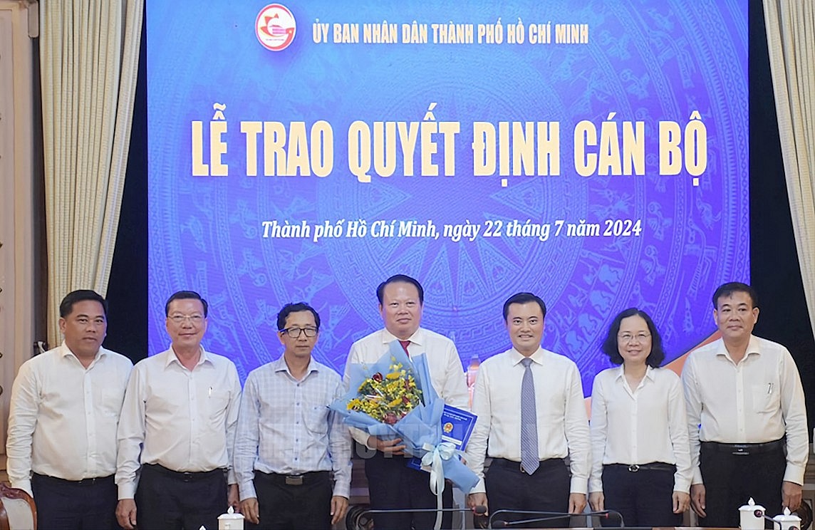 UBND TP. Hồ Chí Minh trao quyết định bổ nhiệm 3 nhân sự mới