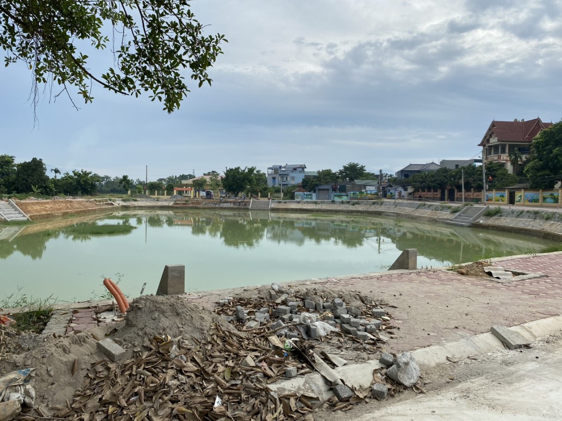 Dự án kè ao thôn Thanh Câu: Hư hỏng nặng dù mới nghiệm thu, chuẩn bị bàn giao Dự án kè ao thôn Thanh Câu: Hư hỏng nặng dù mới nghiệm thu, chuẩn bị bàn giao