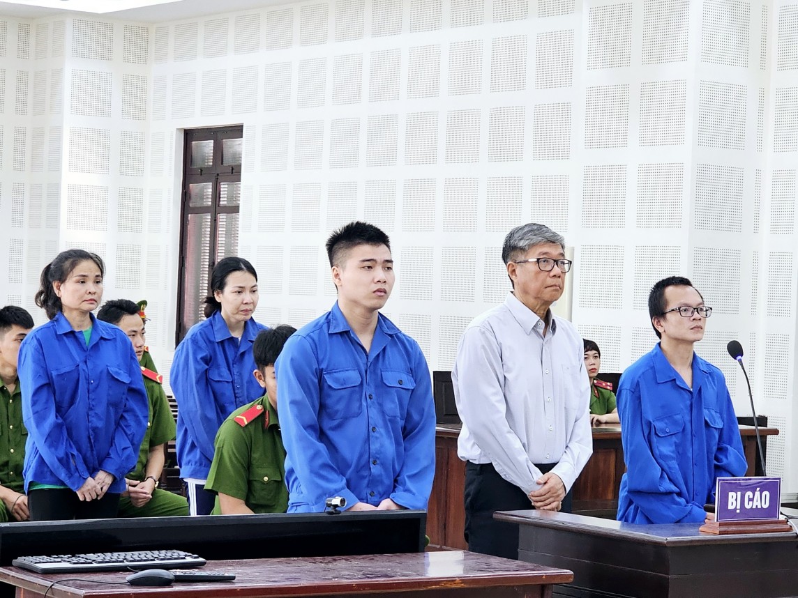 Các bị cáo trong phiên tòa xét xử tham ô tài sản tại Đại học Bách khoa Đà Nẵng Các bị cáo trong phiên tòa xét xử tham ô tài sản tại Đại học Bách khoa Đà Nẵng