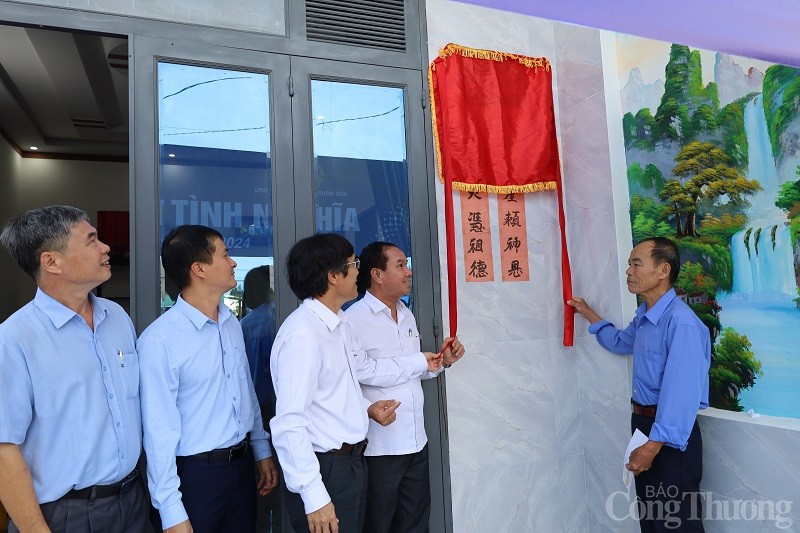 Thực hiện nghi thức khánh thành nhà mới, bàn giao nhà tình nghĩa cho gia đình ông Lương Văn Một - Thôn 12, xã Tân Hòa Thực hiện nghi thức khánh thành nhà mới, bàn giao nhà tình nghĩa cho gia đình ông Lương Văn Một - Thôn 12, xã Tân Hòa