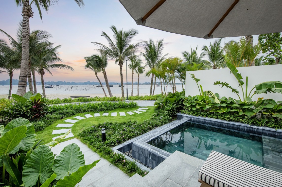 Tầm nhìn trực Vịnh giúp chủ nhân biệt thự Lagoon Residences ngắm trọn vẻ đẹp kỳ vĩ của vịnh biển kỳ quan. Ảnh: BIM Land. Tầm nhìn trực Vịnh giúp chủ nhân biệt thự Lagoon Residences ngắm trọn vẻ đẹp kỳ vĩ của vịnh biển kỳ quan. Ảnh: BIM Land.