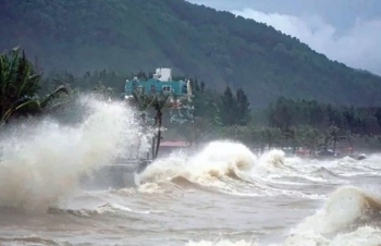 Dự báo thời tiết ngày mai 25/7/2024: Trên đất liền mưa dông giảm dần, biển động rất mạnh