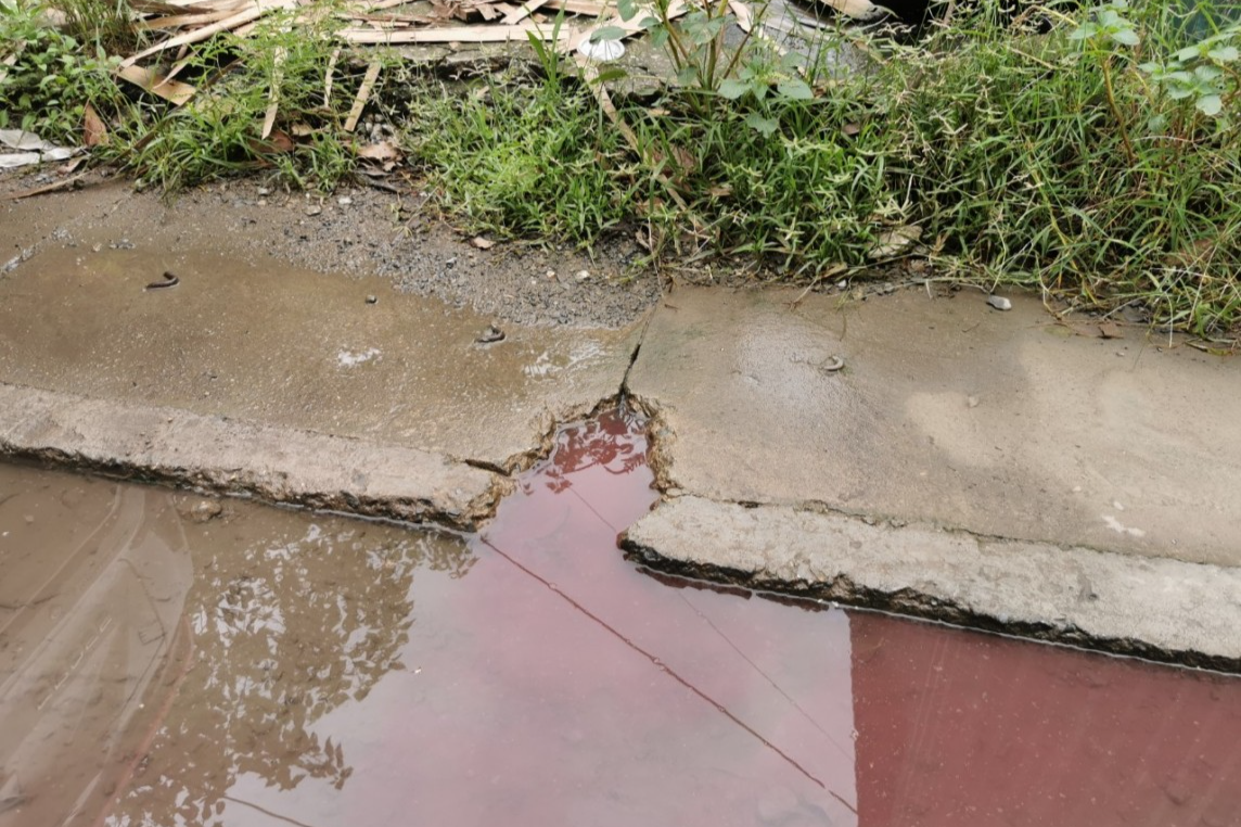 Hà Nội: Truy tìm nguồn thải bí ấn 'nhuộm đỏ' ngã ba Đại lộ Thăng Long - Vân Côn Hà Nội: Truy tìm nguồn thải bí ấn 'nhuộm đỏ' ngã ba Đại lộ Thăng Long - Vân Côn