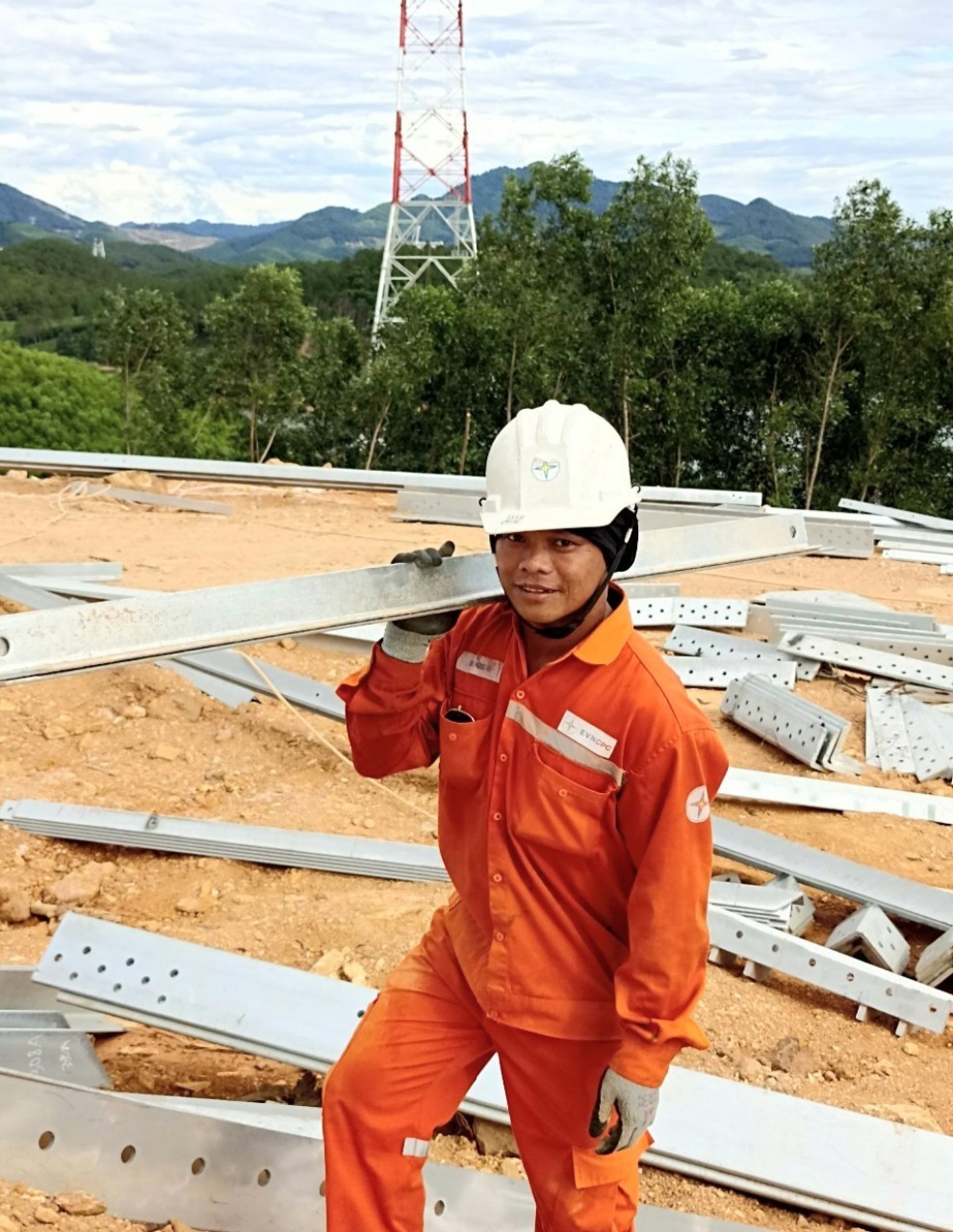 Thừa Thiên Huế: Người công nhân ngành điện mẫu mực Bùi Ngọc Rô