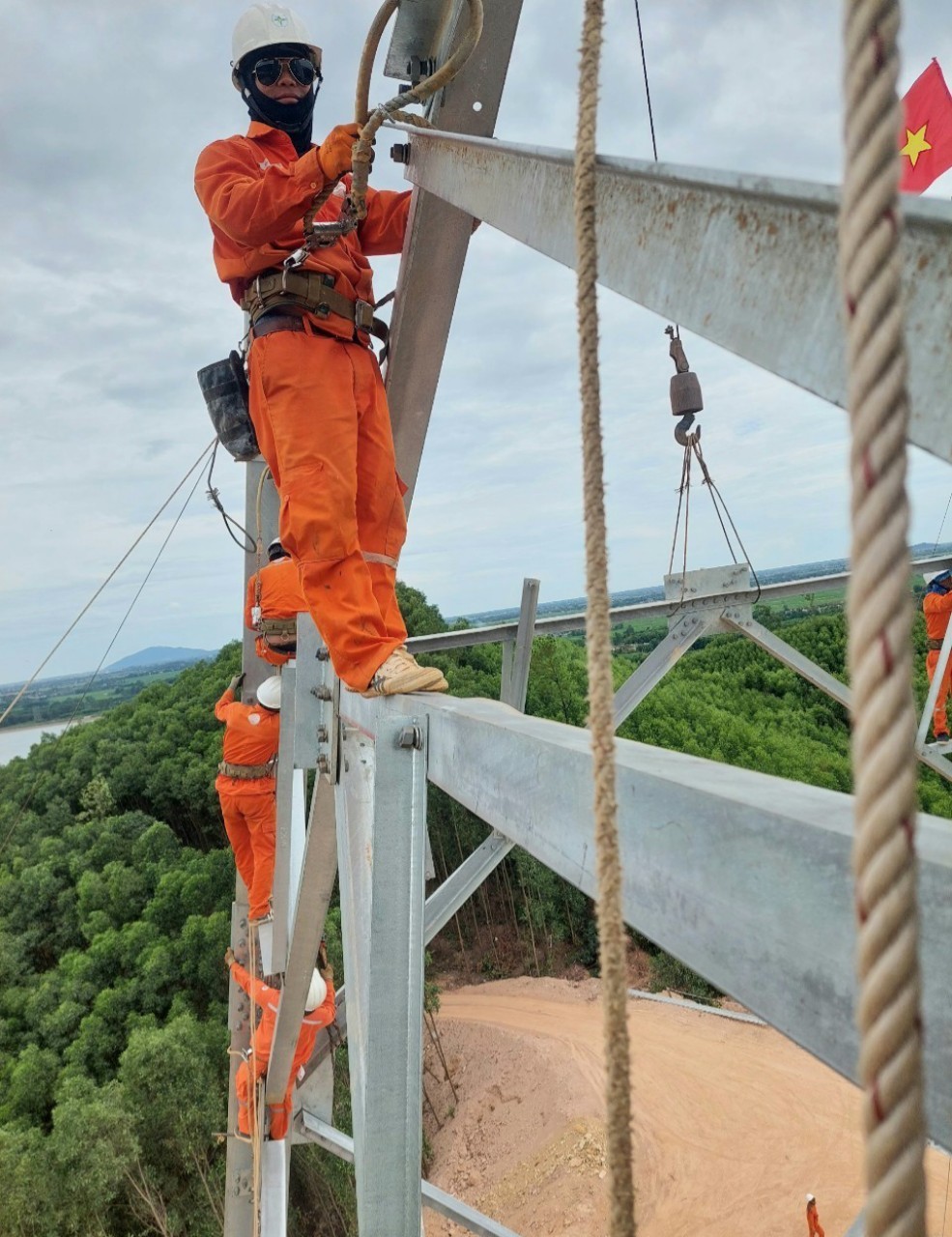 Thừa Thiên Huế: Người công nhân ngành điện mẫu mực Bùi Ngọc Rô