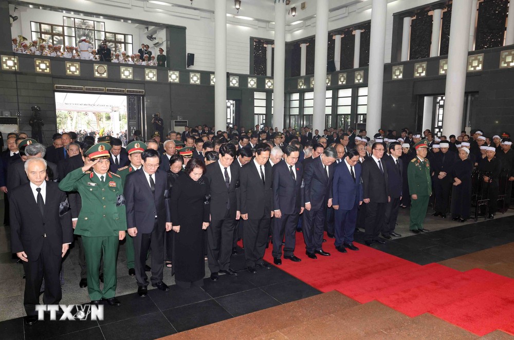Đoàn Ban Chấp hành Trung ương Đảng Cộng sản Việt Nam do đồng chí Tô Lâm, Ủy viên Bộ Chính trị, Chủ tịch nước làm Trưởng đoàn, kính viếng Tổng Bí thư Nguyễn Phú Trọng. (Ảnh: TTXVN) TTXVN_2507Banchaphanh5.jpg