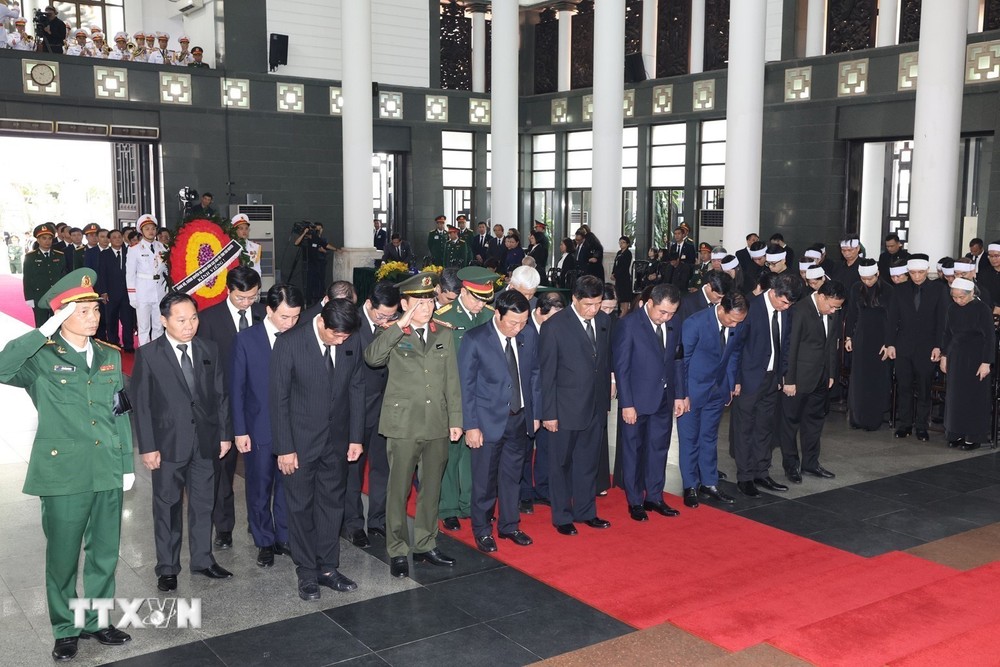 Đoàn tỉnh Hải Dương viếng Tổng Bí thư Nguyễn Phú Trọng. (Ảnh: TTXVN) TTXVN_2507Haiduong1.jpg