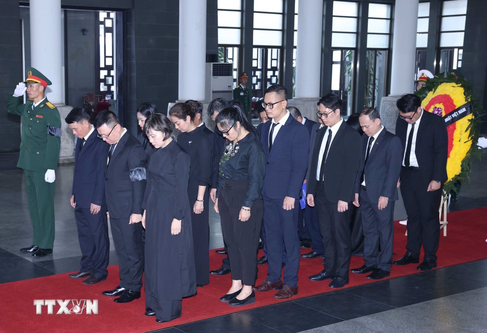 Đoàn Hội Nhà báo Việt Nam viếng Tổng Bí thư Nguyễn Phú Trọng. (Ảnh: TTXVN) TTXVN_2507Hoinhabao1.jpg
