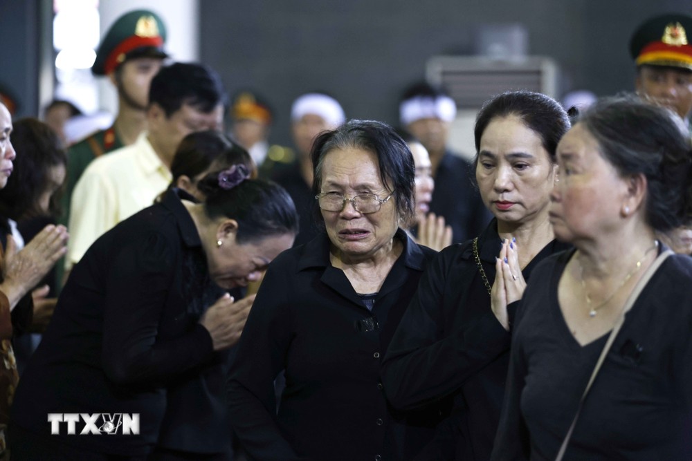 Cảm xúc của người dân khi vào viếng Tổng Bí thư Nguyễn Phú Trọng. (Ảnh: TTXVN) ttxvn_nhan dan vieng 4.jpg