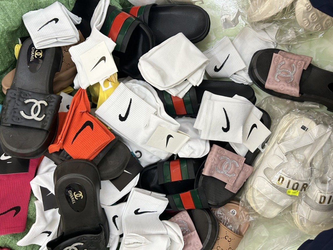 Hà Giang: Tiêu hủy gần 500 sản phẩm hàng hóa giả mạo nhãn hiệu Hà Giang: Tiêu hủy gần 500 sản phẩm hàng hóa giả mạo nhãn hiệu