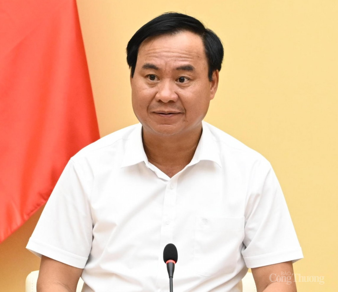 Bộ trưởng Nguyễn Hồng Diên làm việc với tỉnh Quảng Trị về việc chuyển đổi nhiên liệu của các dự án điện Bộ trưởng Nguyễn Hồng Diên làm việc với tỉnh Quảng Trị về việc chuyển đổi nhiên liệu của các dự án điện