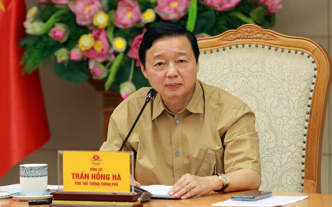 Phó Thủ tướng Trần Hồng Hà yêu cầu phải có chính sách khuyến khích rõ ràng để tổ chức, cá nhân tham gia đầu tư điện mặt trời mái nhà tự sản, tự tiêu - Ảnh: VGP/Minh Khôi Phó Thủ tướng Trần Hồng Hà yêu cầu phải có chính sách khuyến khích rõ ràng để tổ chức, cá nhân tham gia đầu tư điện mặt trời mái nhà tự sản, tự tiêu - Ảnh: VGP/Minh Khôi