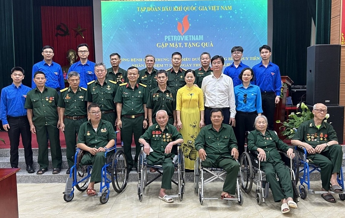 Đoàn công tác Petrovietnam thăm hỏi các thương bệnh binh Đoàn công tác Petrovietnam thăm hỏi các thương bệnh binh