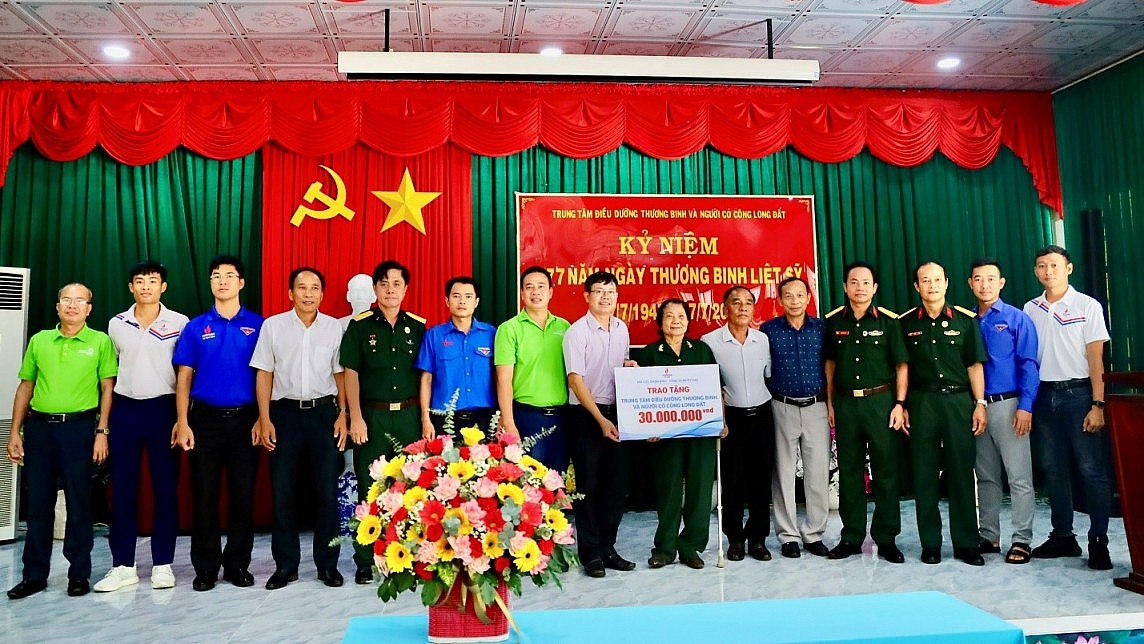 Thăm Trung tâm Điều dưỡng thương binh và người có công Long Đất Thăm Trung tâm Điều dưỡng thương binh và người có công Long Đất