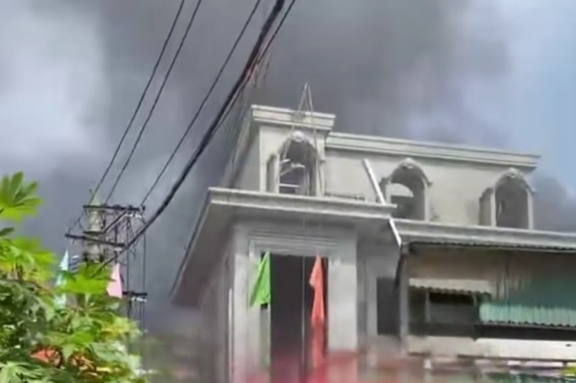 Hà Nội: Cháy lớn ở làng nghề, khói đen bao trùm căn nhà 4 tầng Hà Nội: Cháy lớn ở làng nghề, khói đen bao trùm căn nhà 4 tầng