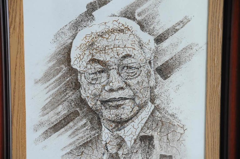 Nhiều nghệ sĩ khắc họa chân dung Tổng Bí thư Nguyễn Phú Trọng để tưởng nhớ Nhiều nghệ sĩ khắc họa chân dung Tổng Bí thư Nguyễn Phú Trọng để tưởng nhớ