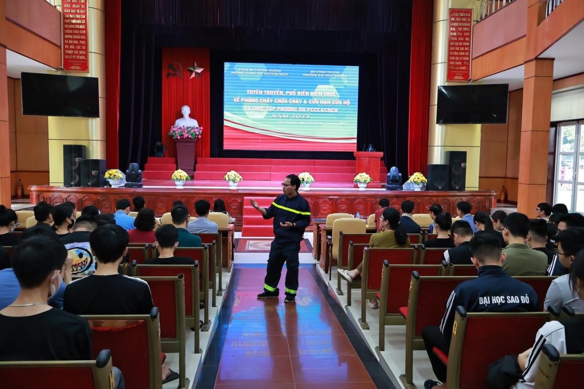 Công tác an toàn vệ sinh lao động được chú trọng Công tác an toàn vệ sinh lao động được chú trọng