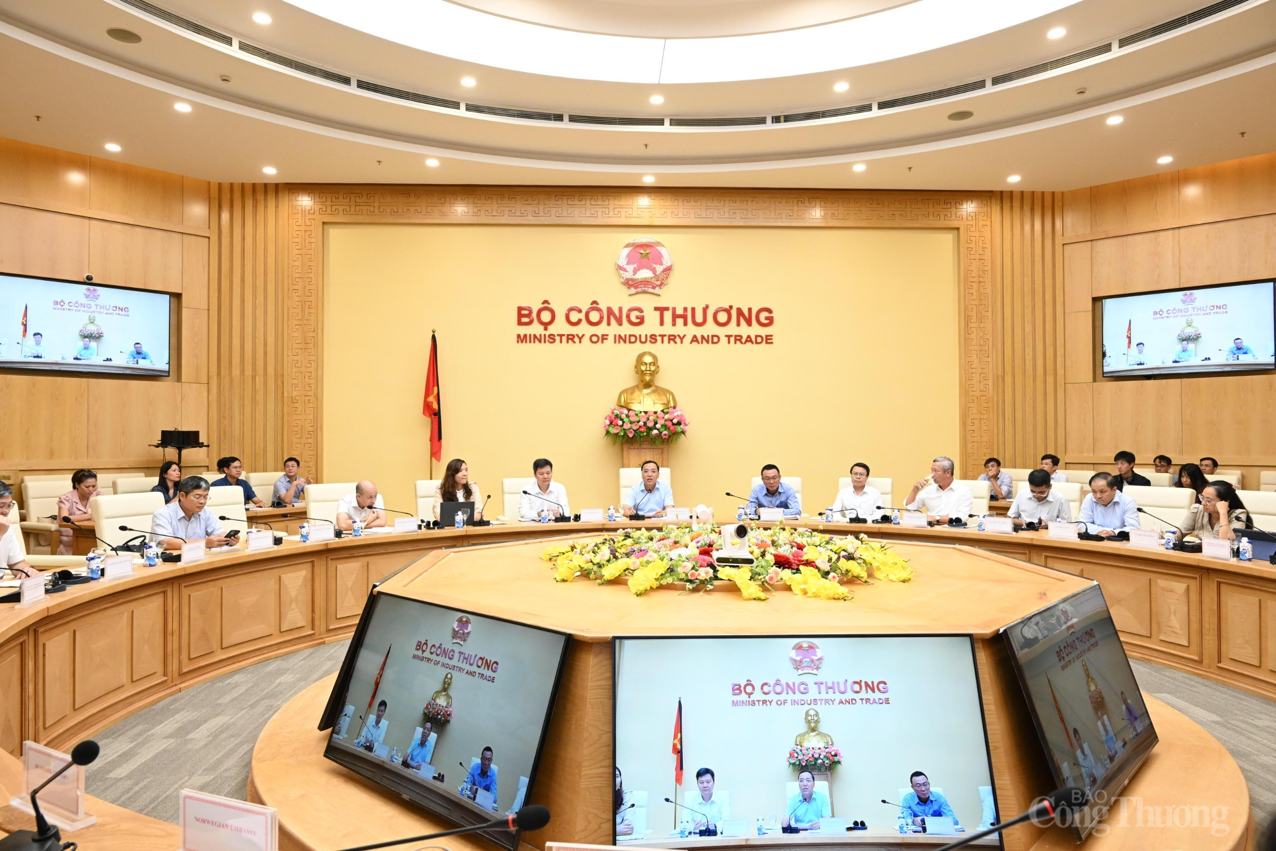 Họp Nhóm công nghệ và năng lượng trong khuôn khổ Chương trình JEPT