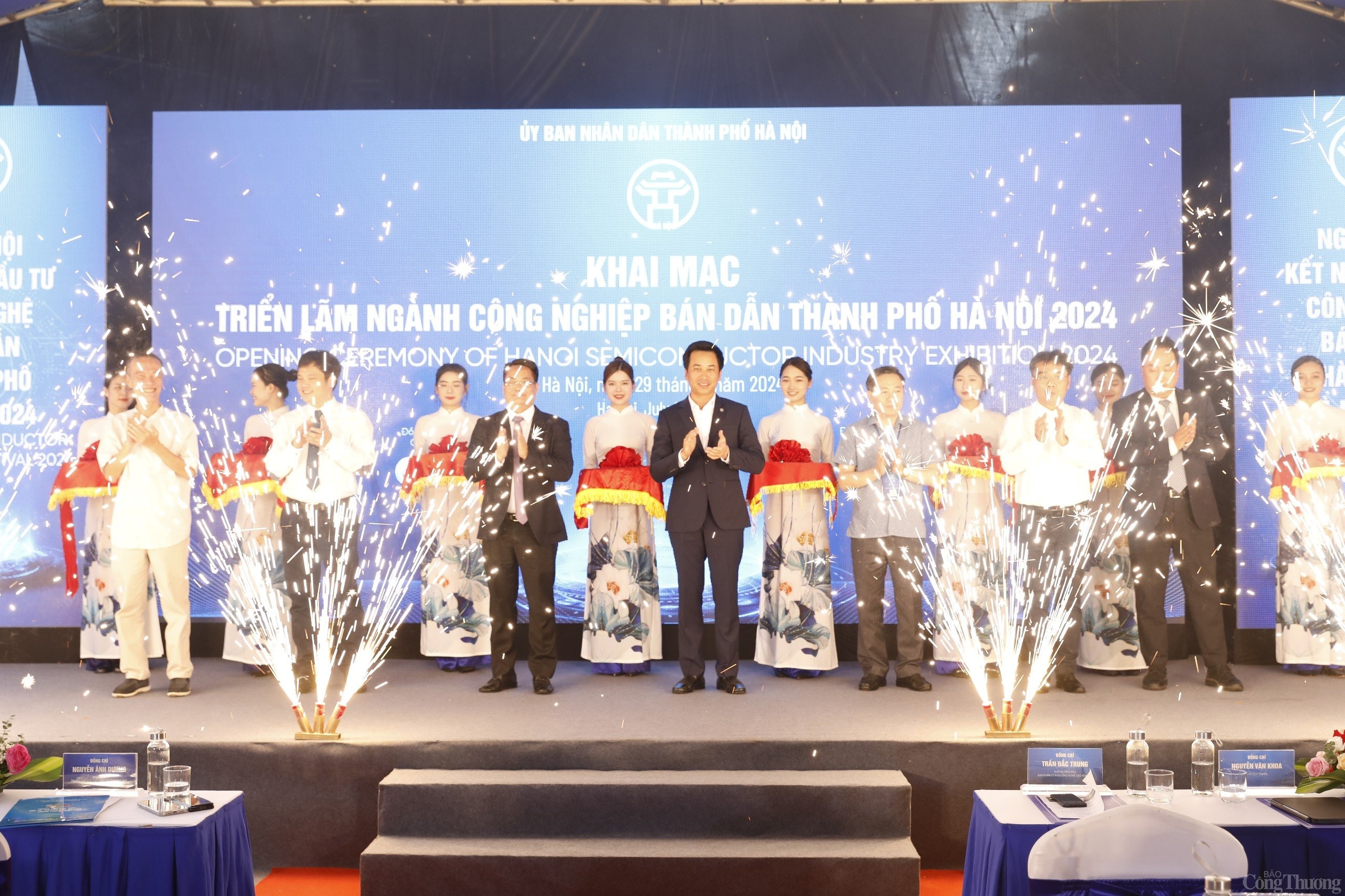 Khai mạc Triển lãm kết nối, xúc tiến đầu tư, giao thương ngành công nghiệp bán dẫn Hà Nội 2024 Khai mạc Triển lãm kết nối, xúc tiến đầu tư, giao thương ngành công nghiệp bán dẫn Hà Nội 2024
