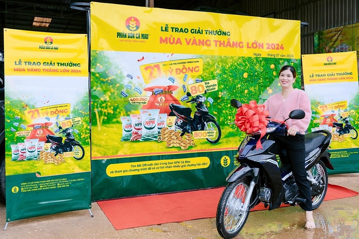 Chị Lý Thị Nga rạng rỡ khi trong buổi trao xe tháng 6/2024 vừa qua Chị Lý Thị Nga rạng rỡ khi trong buổi trao xe tháng 6/2024 vừa qua