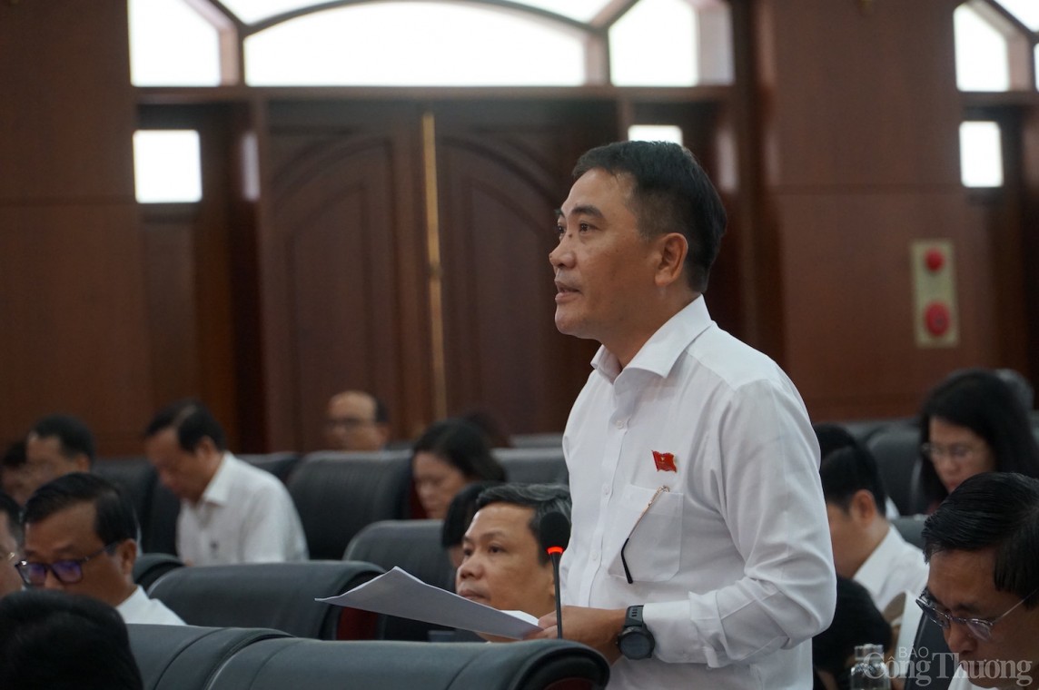 Đại biểu Lương Công Tuấn cho rằng nhiều chính sách hỗ trợ doanh nghiệp của Đà Nẵng có mức hỗ trợ thấp hơn so với Trung ương nên doanh nghiệp không mặn mà Đại biểu Lương Công Tuấn cho rằng nhiều chính sách hỗ trợ doanh nghiệp của Đà Nẵng có mức hỗ trợ thấp hơn so với Trung ương nên doanh nghiệp không mặn mà