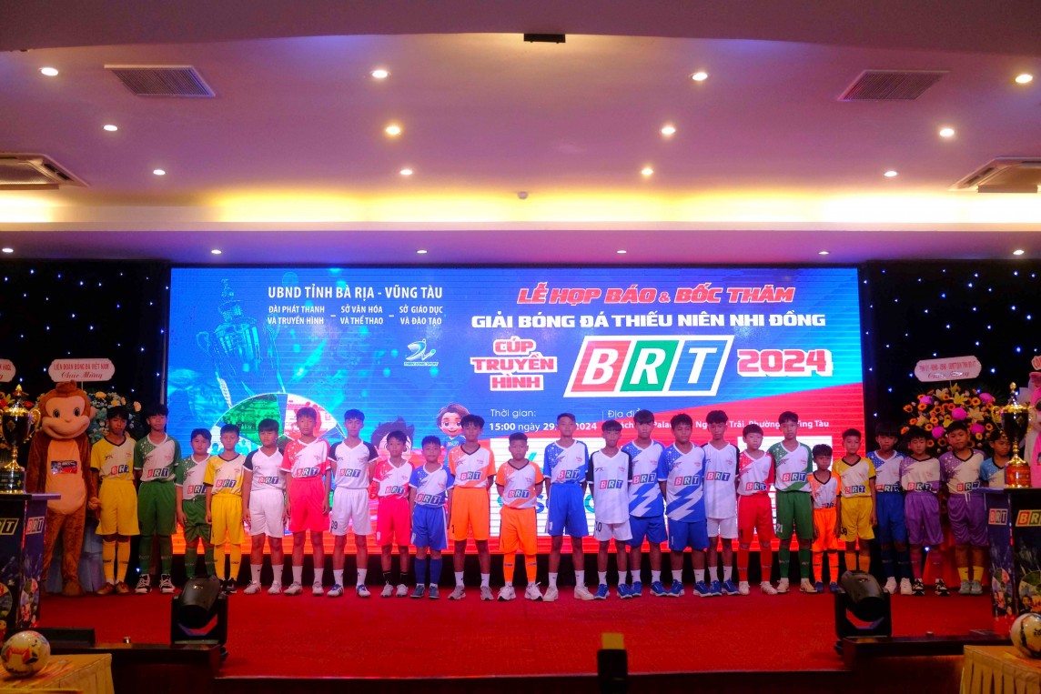 HLV Kim Sang Sik dự, trao giải bóng đá thiếu niên nhi đồng - Cúp Truyền hình BRT HLV Kim Sang Sik dự, trao giải bóng đá thiếu niên nhi đồng - Cúp Truyền hình BRT