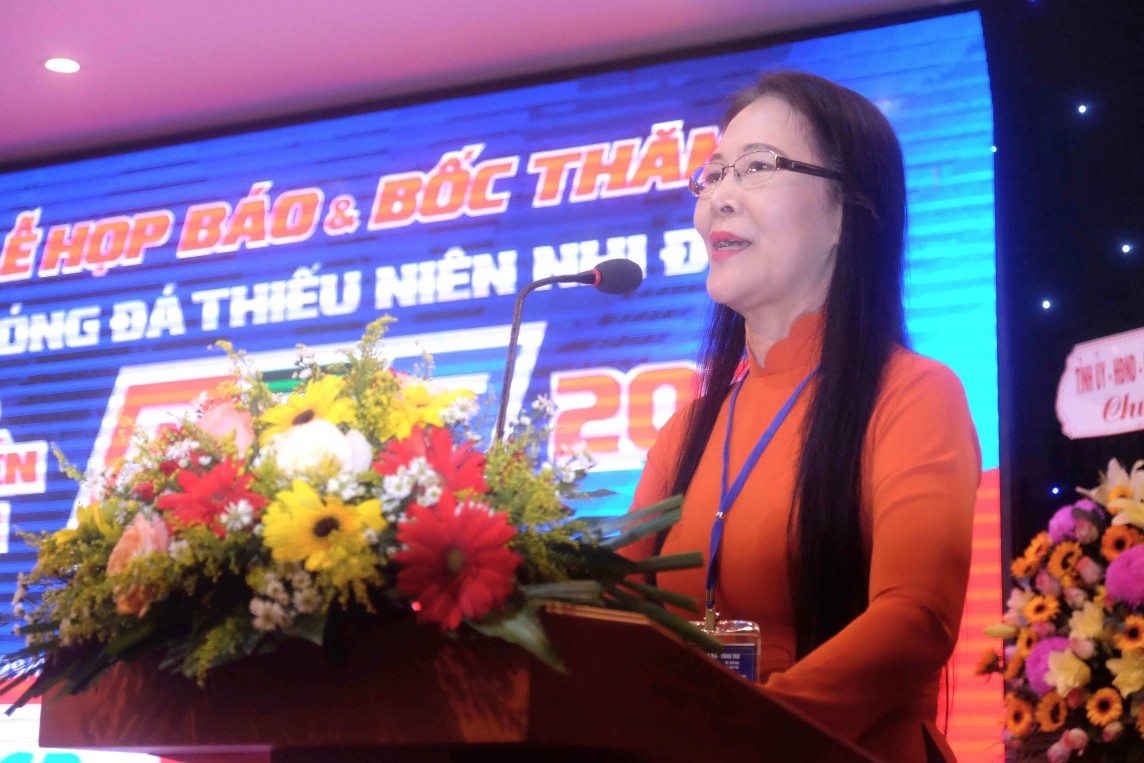 HLV Kim Sang Sik dự, trao giải bóng đá thiếu niên nhi đồng - Cúp Truyền hình BRT HLV Kim Sang Sik dự, trao giải bóng đá thiếu niên nhi đồng - Cúp Truyền hình BRT