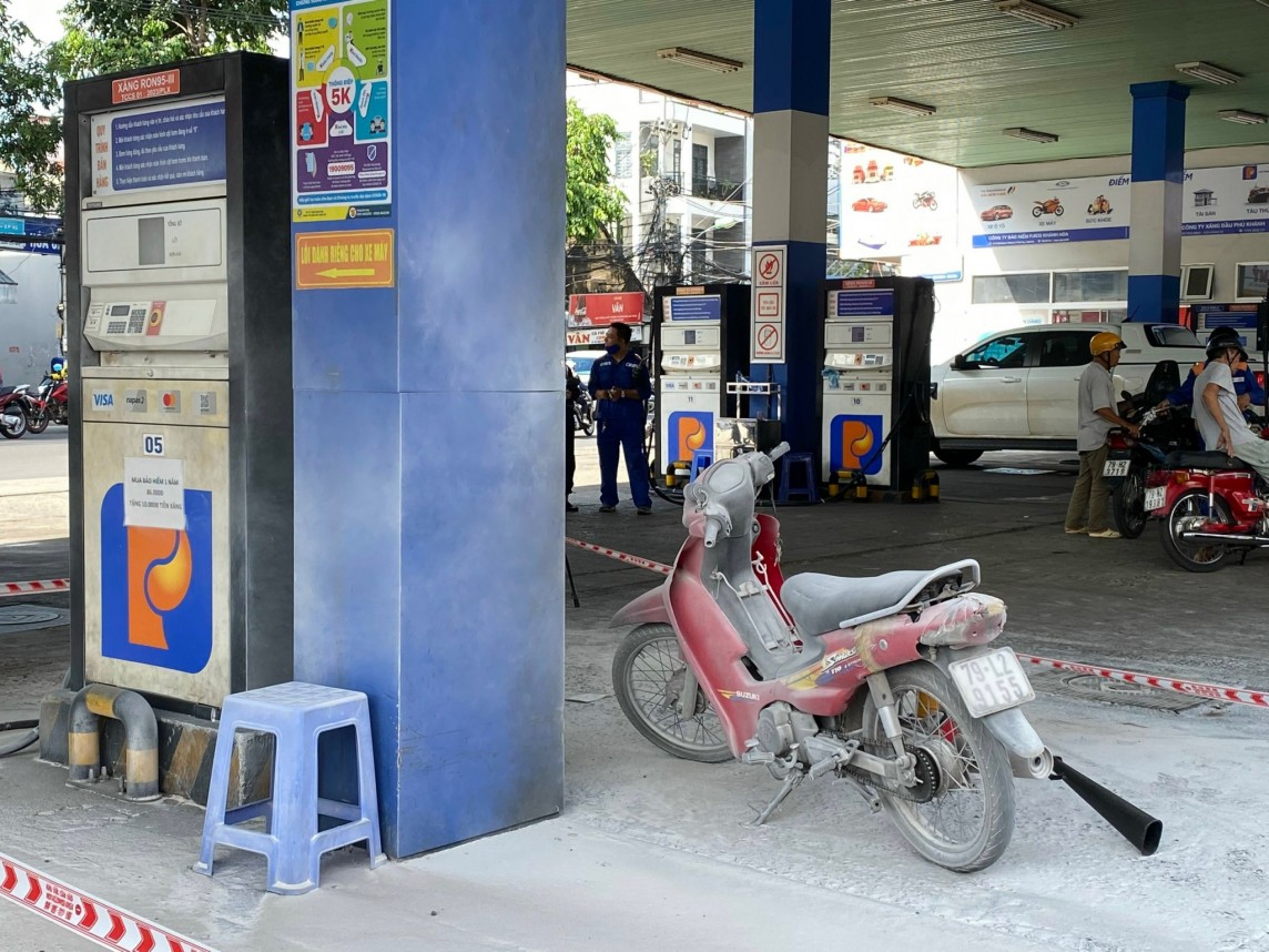 Xác minh thông tin một người đàn ông đốt cây xăng ở Nha Trang