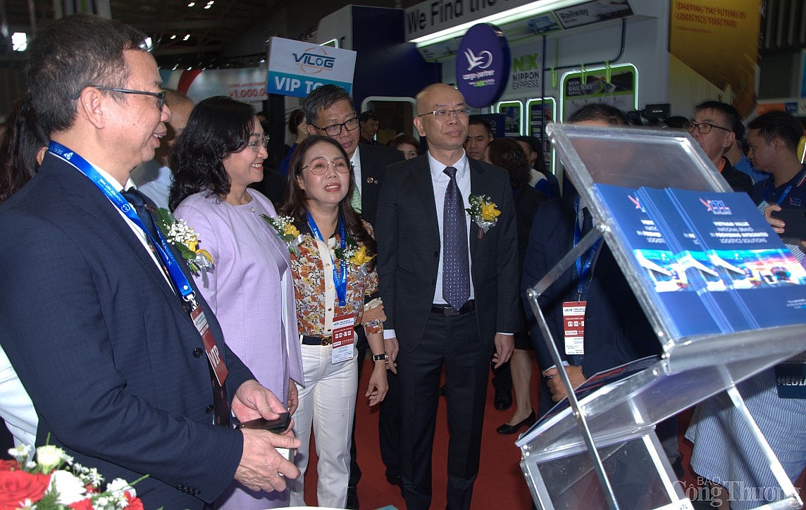 Thứ trưởng Phan Thị Thắng dự Triển lãm quốc tế Logistics Việt Nam 2024