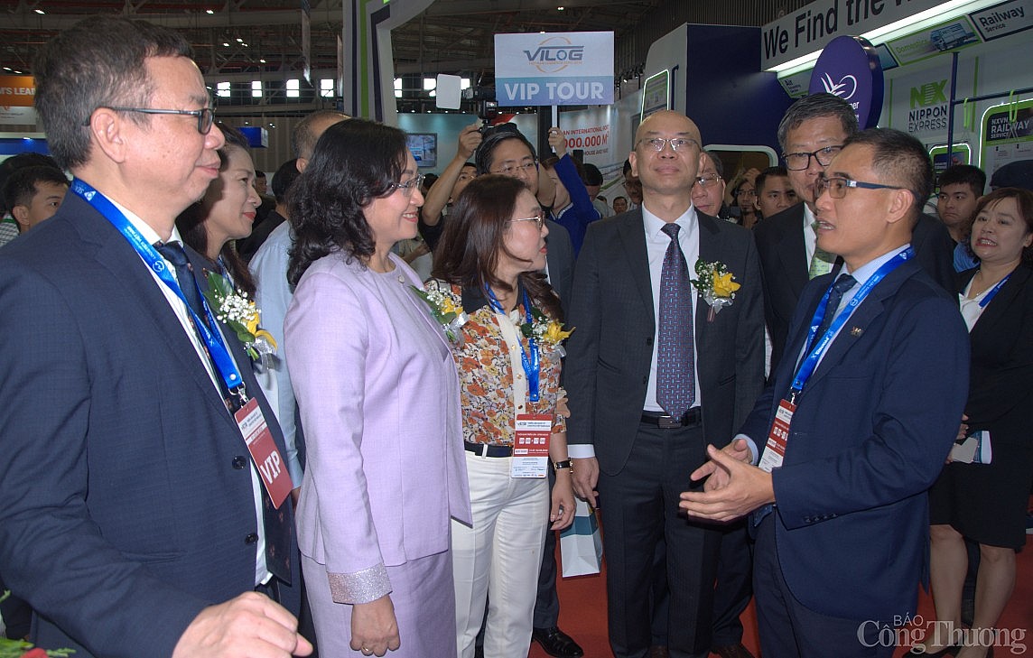 Thứ trưởng Phan Thị Thắng dự Triển lãm quốc tế Logistics Việt Nam 2024