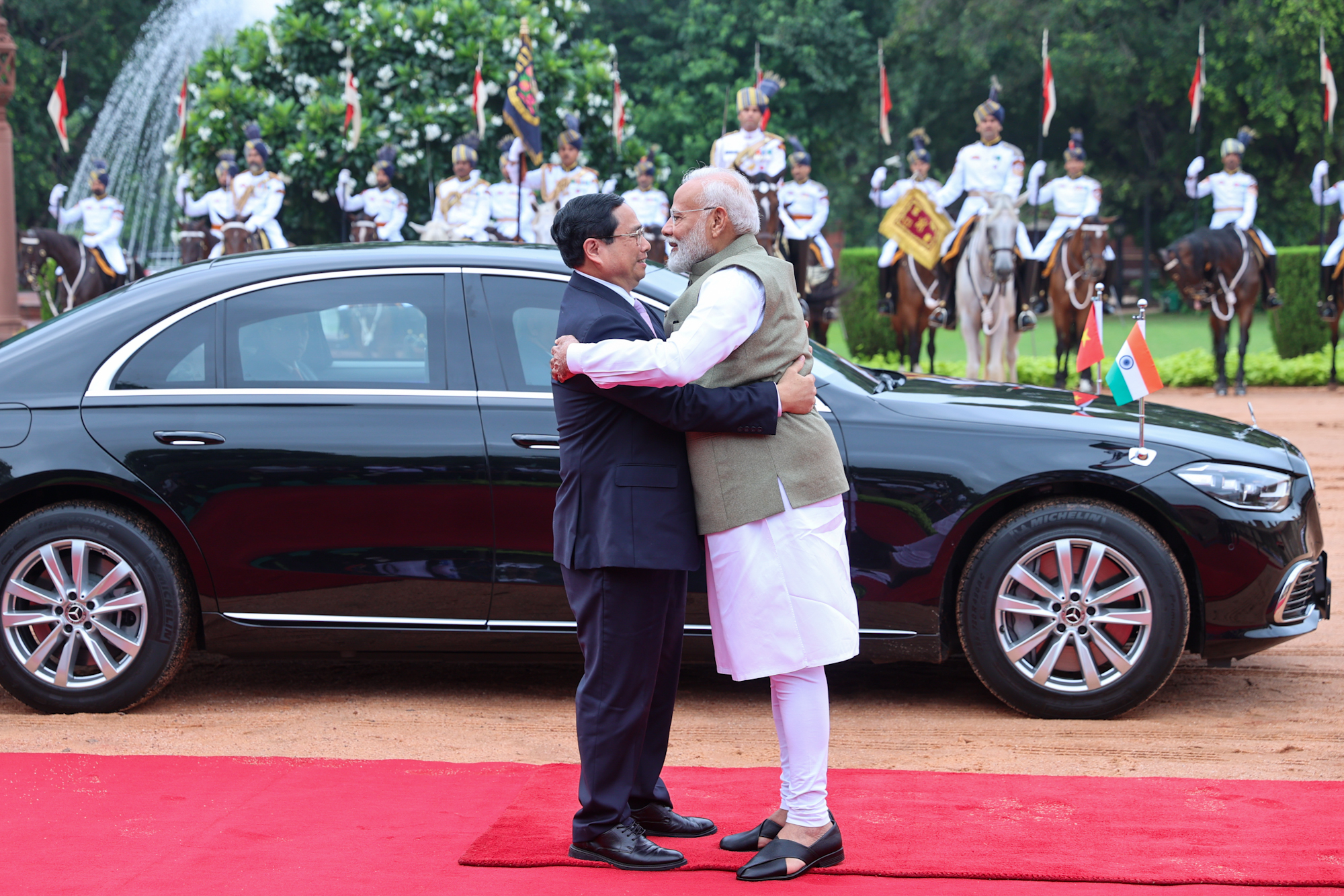 Chùm ảnh: Lễ đón chính thức Thủ tướng Phạm Minh Chính thăm cấp Nhà nước tới Ấn Độ- Ảnh 1. Chùm ảnh: Lễ đón chính thức Thủ tướng Phạm Minh Chính thăm cấp Nhà nước tới Ấn Độ- Ảnh 1.