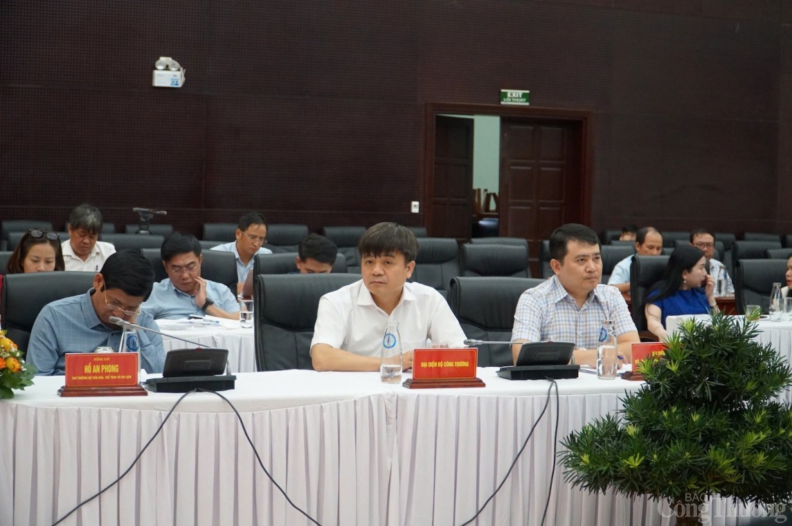 Các đại biểu tham gia buổi làm việc Các đại biểu tham gia buổi làm việc