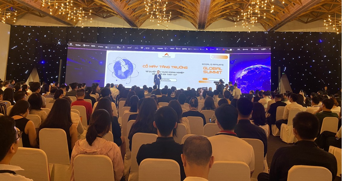 Diễn ra vào ngày 1/8 tại TP. Hồ Chí Minh, Social & Affiliate Global Summit 2024 quy tụ hơn 1.500 khách tham dự với hơn 1.000 doanh nghiệp, 500 Top Publishers, KOCs/KOLs và sự góp mặt của trên 30 diễn giả là những chuyên gia hàng đầu trong ngành.   Diễn ra vào ngày 1/8 tại TP. Hồ Chí Minh, Social & Affiliate Global Summit 2024 quy tụ hơn 1.500 khách tham dự với hơn 1.000 doanh nghiệp, 500 Top Publishers, KOCs/KOLs và sự góp mặt của trên 30 diễn giả là những chuyên gia hàng đầu trong ngành.