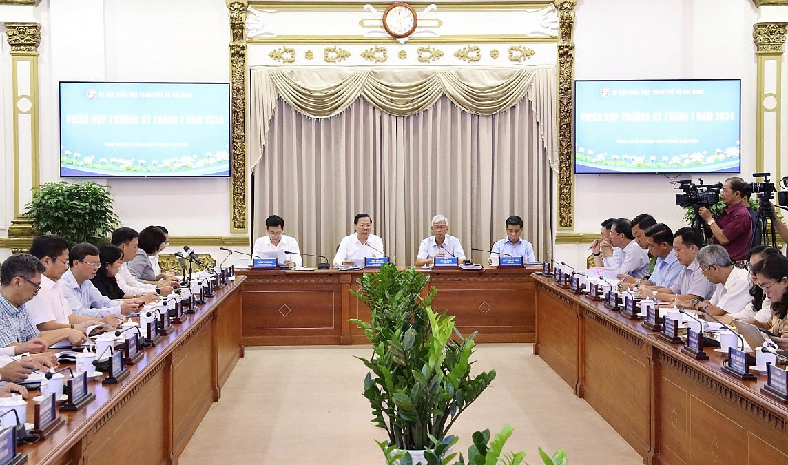 TP. Hồ Chí Minh phấn đấu tăng trưởng GRDP năm 2025 đạt 8 -8,5% TP. Hồ Chí Minh phấn đấu tăng trưởng GRDP năm 2025 đạt 8 8,5%