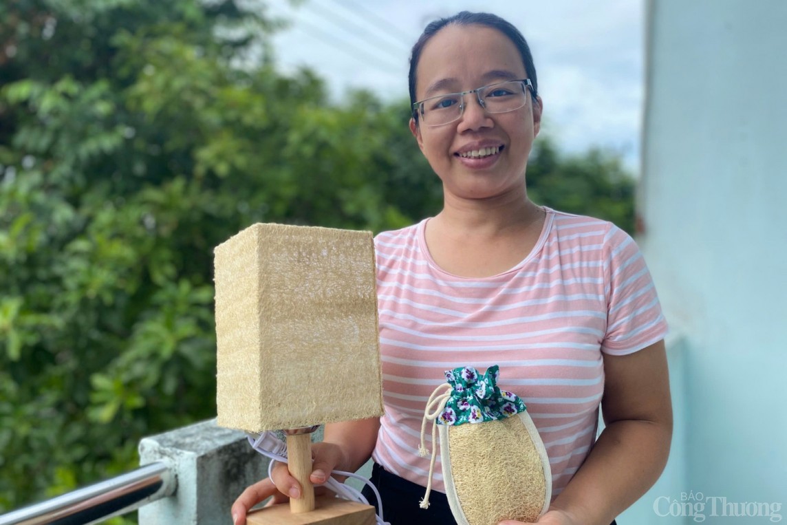 Từ niềm đam mê sản phẩm xanh, thân thiện môi trường, chị Thư đã kiếm được hàng tỉ đồng nhờ đưa xơ mướp xuất ngoại Từ niềm đam mê sản phẩm xanh, thân thiện môi trường, chị Thư đã kiếm được hàng tỉ đồng nhờ đưa xơ mướp xuất ngoại