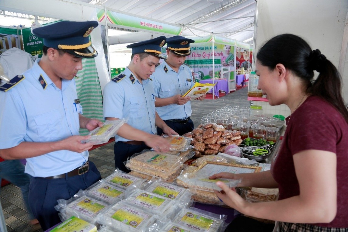Chợ OCOP và ẩm thực xứ Thanh năm 2024 Chợ OCOP và ẩm thực xứ Thanh năm 2024