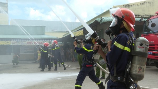 Bạc Liêu Tăng cường công tác phòng cháy, chữa cháy đối với nhà ở nhiều tầng, nhiều căn hộ, nhà ở riêng lẻ kết hợp sản xuất, kinh doanh Bạc Liêu Tăng cường công tác phòng cháy, chữa cháy đối với nhà ở nhiều tầng, nhiều căn hộ, nhà ở riêng lẻ kết hợp sản xuất, kinh doanh