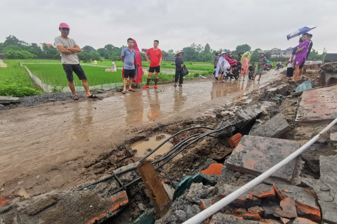 Hà Nội: Hé lộ thông tin mới nhất về vụ sập tường ở đình làng 24 tỷ đồng Hà Nội: Hé lộ thông tin mới nhất về vụ sập tường ở đình làng 24 tỷ đồng