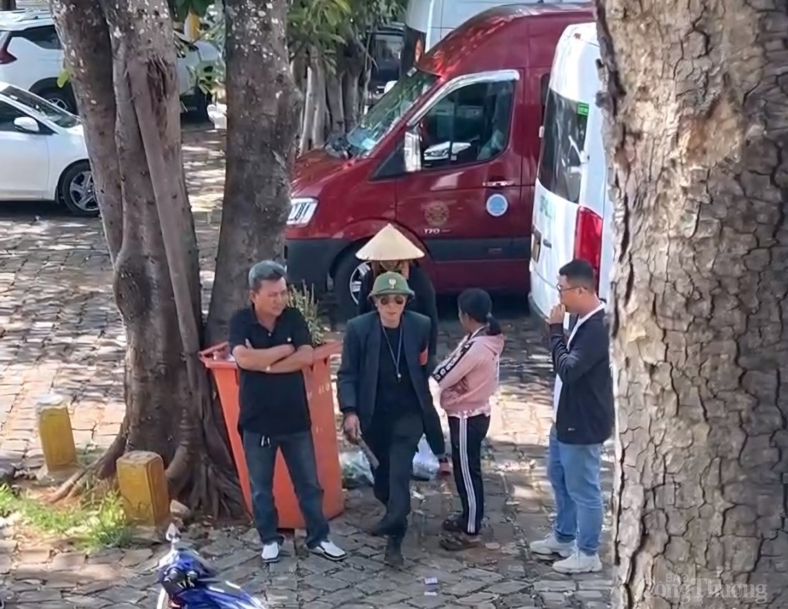 Lâm Đồng: Phẫn nộ cảnh Bảo vệ chùa Linh Ẩn đánh, đuổi người bán vé số Lâm Đồng: Phẫn nộ cảnh Bảo vệ chùa Linh Ẩn đánh, đuổi người bán vé số