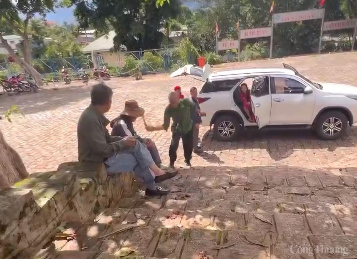 Lâm Đồng: Phẫn nộ cảnh Bảo vệ chùa Linh Ẩn đánh, đuổi người bán vé số Lâm Đồng: Phẫn nộ cảnh Bảo vệ chùa Linh Ẩn đánh, đuổi người bán vé số