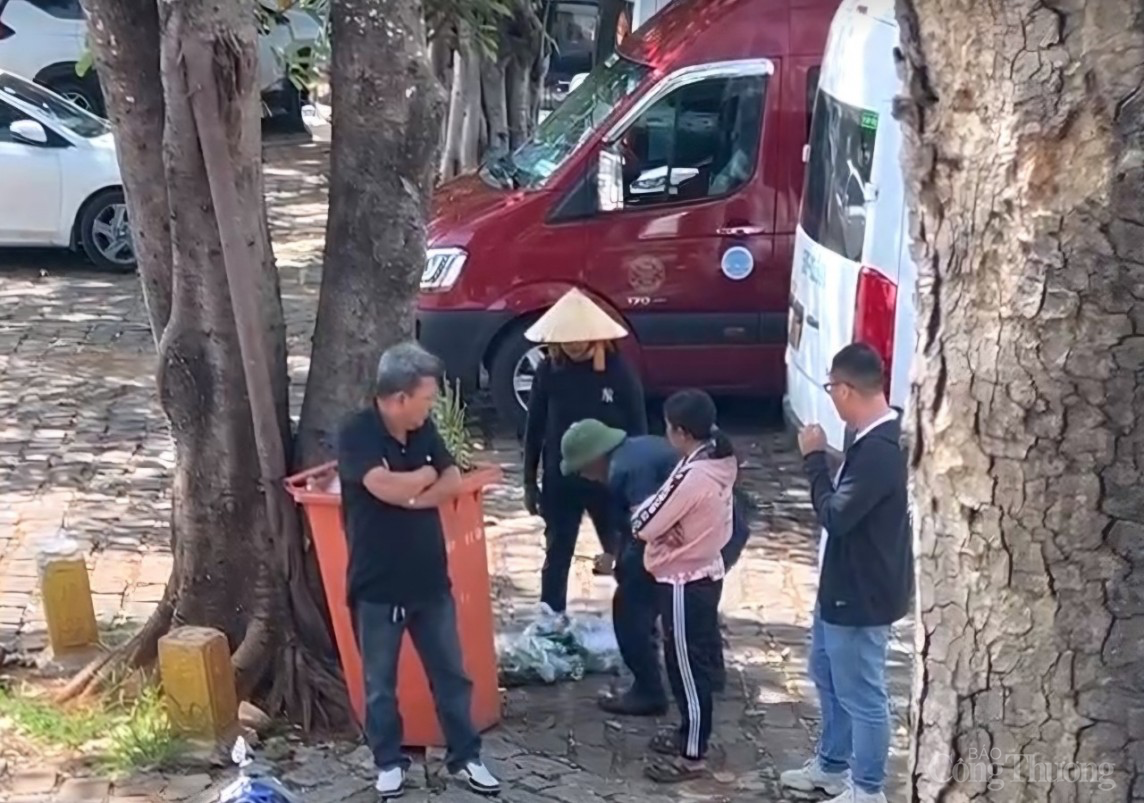 Lâm Đồng: Phẫn nộ cảnh Bảo vệ chùa Linh Ẩn đánh, đuổi người bán vé số Lâm Đồng: Phẫn nộ cảnh Bảo vệ chùa Linh Ẩn đánh, đuổi người bán vé số