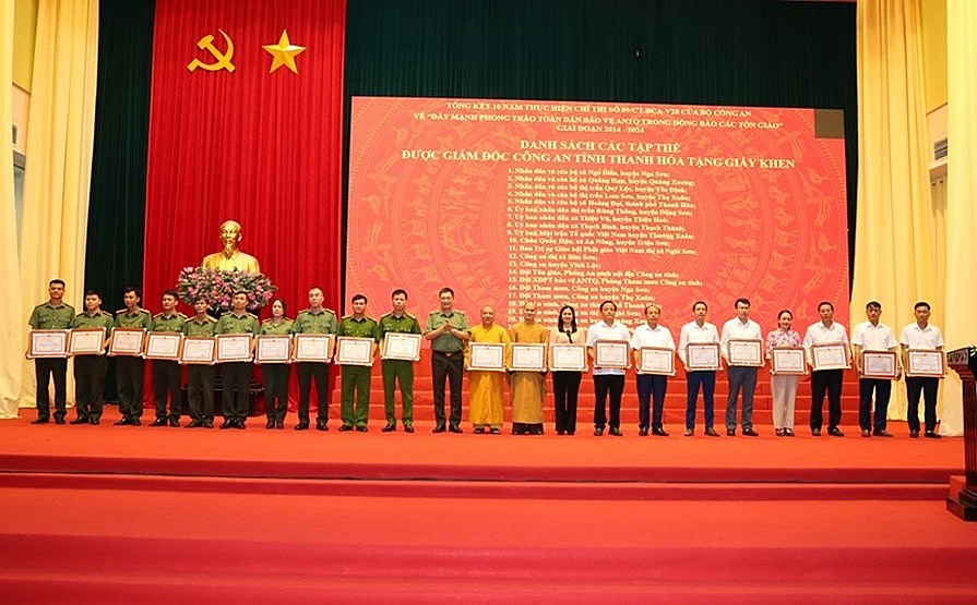 Mỗi chức sắc, chức việc, giáo dân là nhân tố tích cực trong công tác giữ gìn an ninh trật tự Mỗi chức sắc, chức việc, giáo dân là nhân tố tích cực trong công tác giữ gìn an ninh trật tự