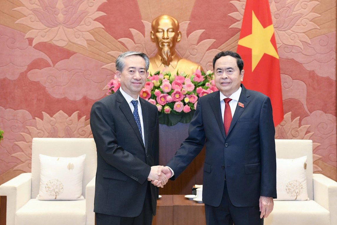 Chủ tịch Quốc hội Trần Thanh Mẫn và Đại sứ Đặc mệnh toàn quyền Trung Quốc tại Việt Nam Hùng Ba Chủ tịch Quốc hội Trần Thanh Mẫn và Đại sứ Đặc mệnh toàn quyền Trung Quốc tại Việt Nam Hùng Ba